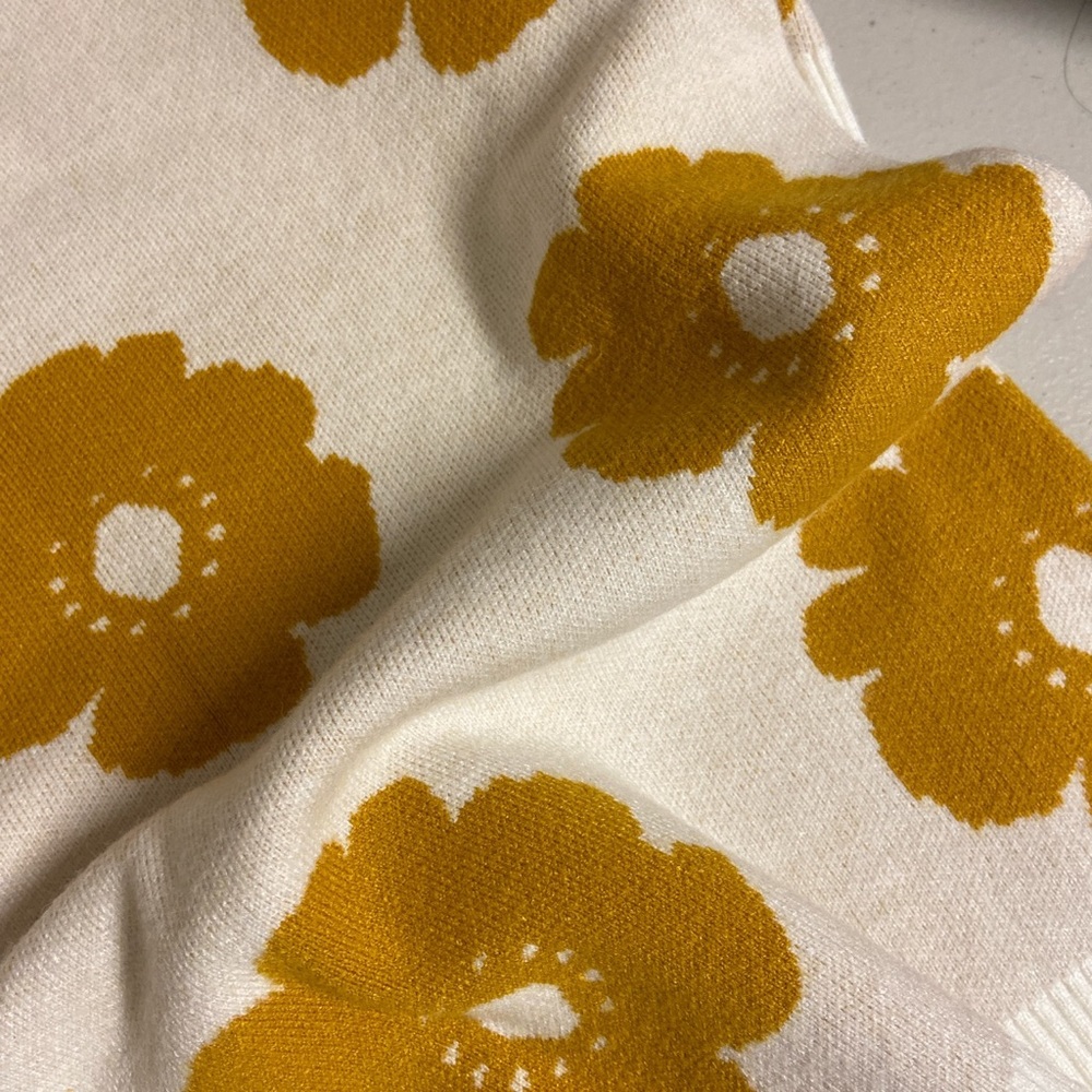 Flower sweater - Picture 4 of 4